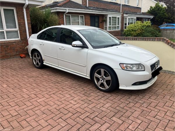 Volvo S40 Saloon, Diesel, 2011, White