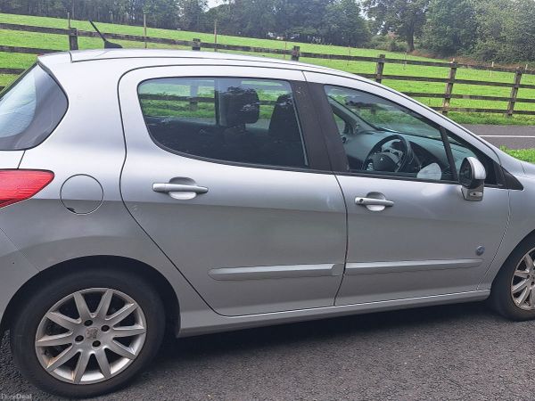 Peugeot 308 Hatchback, Diesel, 2011, Grey