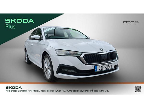Skoda Octavia Saloon, Diesel, 2023, White