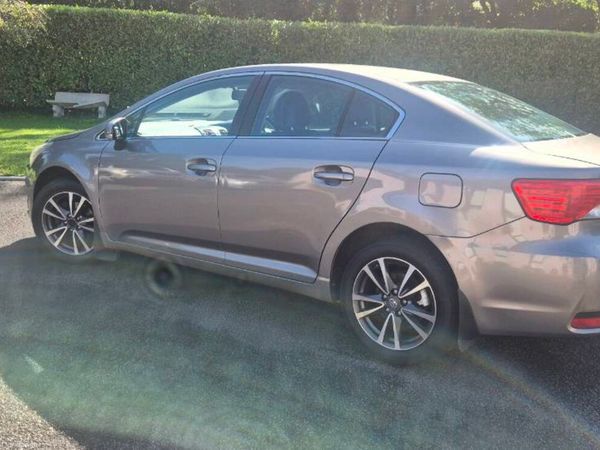 Toyota Avensis Saloon, Diesel, 2015, Bronze
