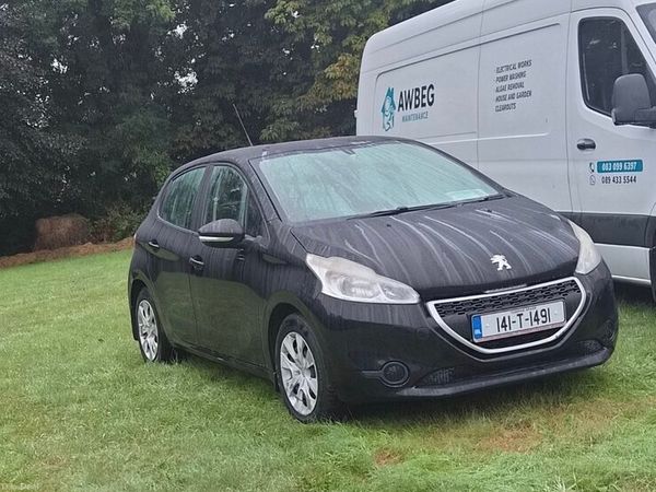 Peugeot 208 Hatchback, Petrol, 2014, Black