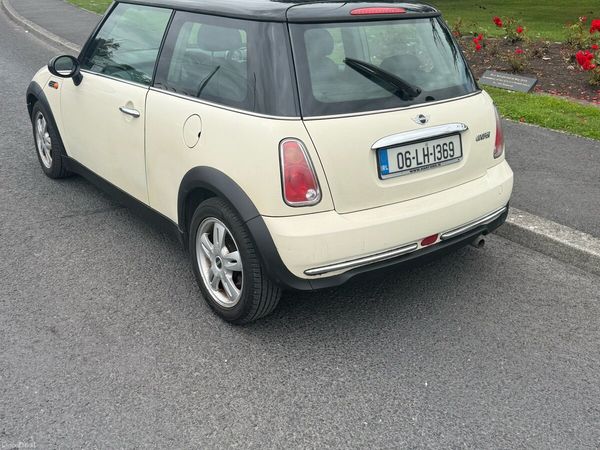 Mini Cooper Hatchback, Petrol, 2006, White