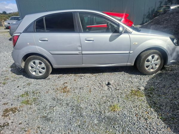 Kia Rio Hatchback, Petrol, 2011, Silver
