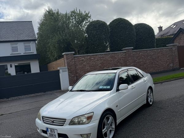 Toyota Altezza Hatchback, Petrol, 2000, White