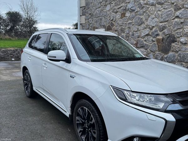 Mitsubishi Outlander SUV, Petrol Hybrid, 2017, White