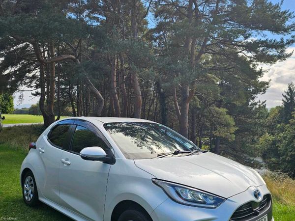 Toyota Yaris Hatchback, Petrol Hybrid, 2023, White