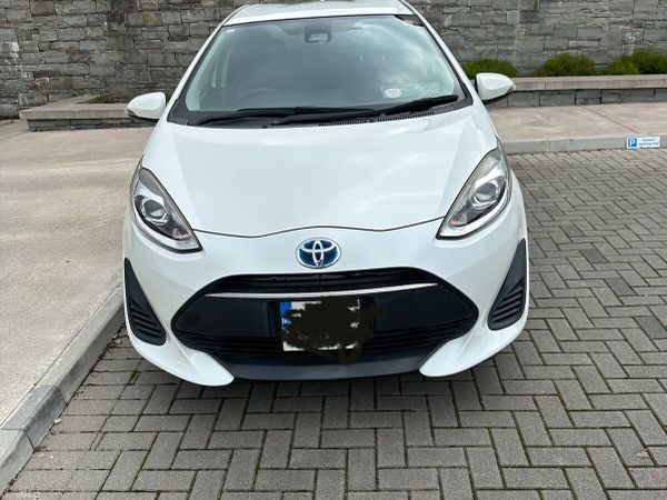 Toyota Aqua Hatchback, Petrol Hybrid, 2019, White