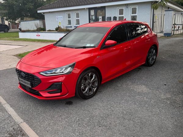 Ford Focus Hatchback, Petrol, 2024, Red