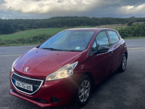 Peugeot 208 Hatchback, Petrol, 2013, Red
