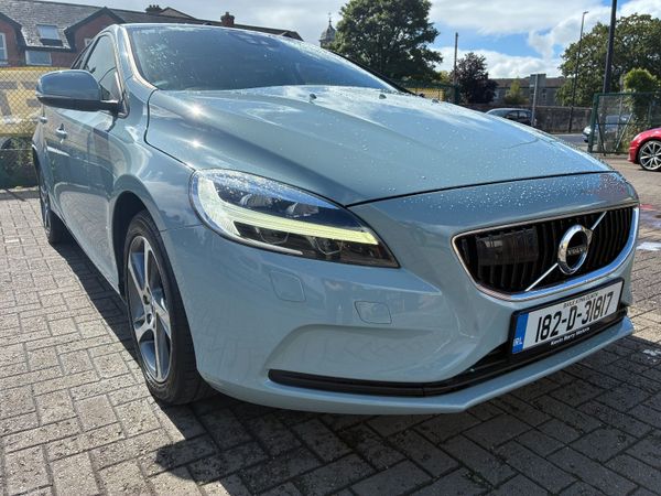 Volvo V40 Hatchback, Diesel, 2018, Blue