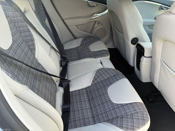 Volvo V40 Hatchback, Diesel, 2018, Blue