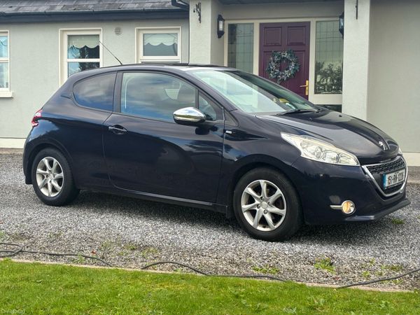 Peugeot 208 Hatchback, Petrol, 2015, Blue