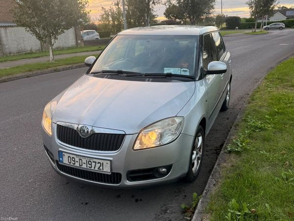 Skoda Fabia Hatchback, Petrol, 2009, Silver