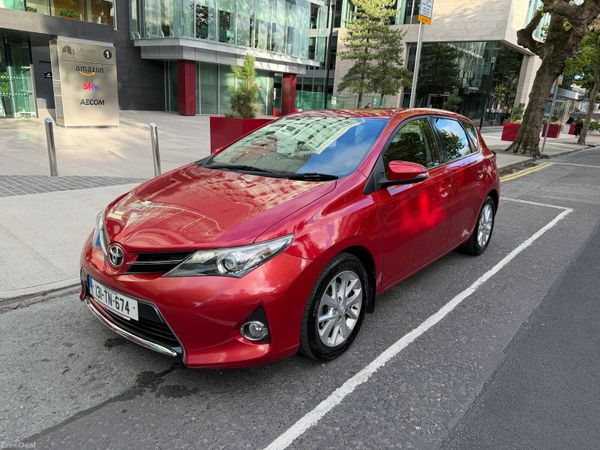 Toyota Auris MPV, Petrol, 2013, Red