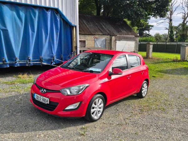 Hyundai i20 Hatchback, Diesel, 2013, Red