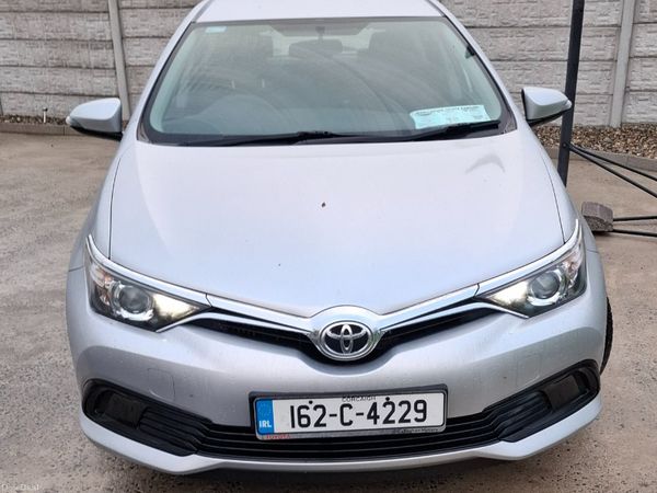 Toyota Auris Hatchback, Diesel, 2016, Silver