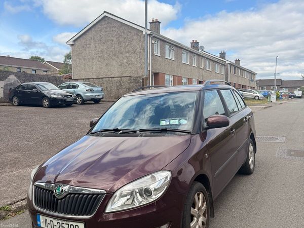 Skoda Fabia Estate/Jeep, Petrol, 2011, Red