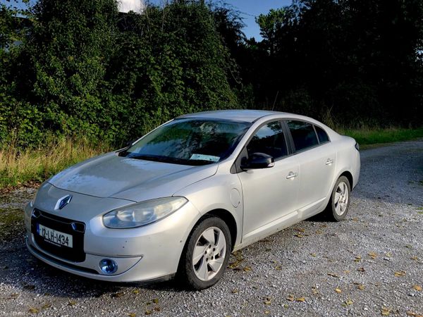 Renault Fluence Saloon, Electric, 2012, Silver