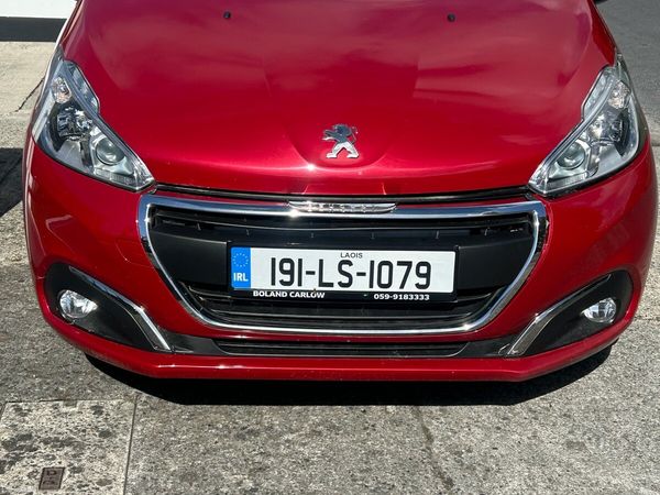 Peugeot 208 Hatchback, Petrol, 2019, Red
