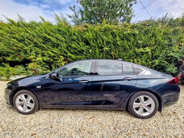 Opel Insignia Hatchback, Petrol, 2018, Green
