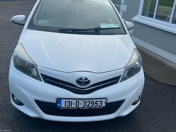Toyota Yaris Hatchback, Petrol, 2013, White