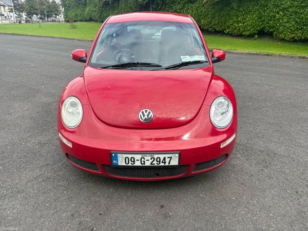 Volkswagen Beetle Hatchback, Petrol, 2009, Red