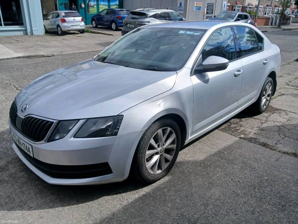 Skoda Octavia Hatchback, Petrol, 2017, Silver