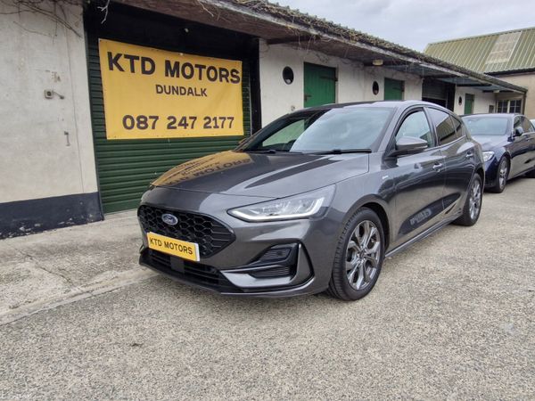 Ford Focus Hatchback, Diesel, 2023, Grey
