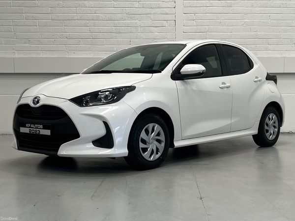 Toyota Yaris Hatchback, Petrol Hybrid, 2023, White