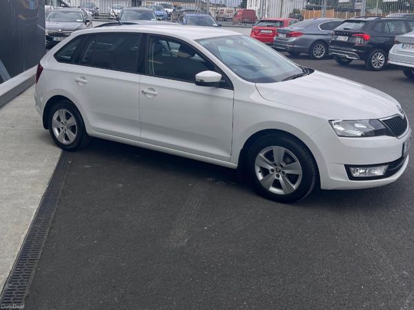Skoda Rapid Hatchback, Petrol, 2016, White