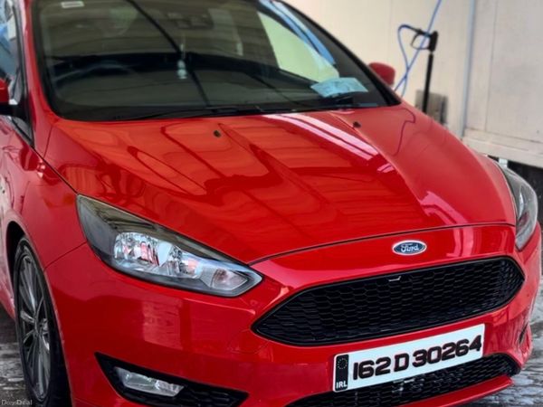 Ford Focus Hatchback, Petrol, 2016, Red