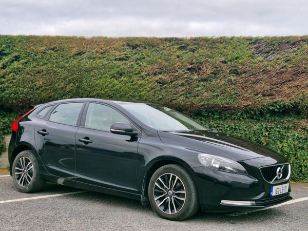 Volvo V40 Hatchback, Diesel, 2016, Black