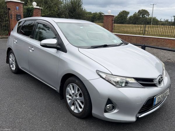 Toyota Auris Hatchback, Diesel, 2013, Silver