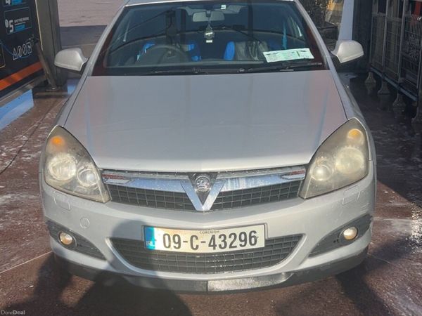 Vauxhall Astra Hatchback, Petrol, 2009, Silver