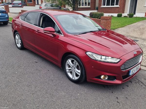 Ford Mondeo Hatchback, Diesel, 2015, Red