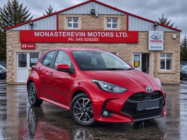 Toyota Yaris Hatchback, Petrol Hybrid, 2023, Red