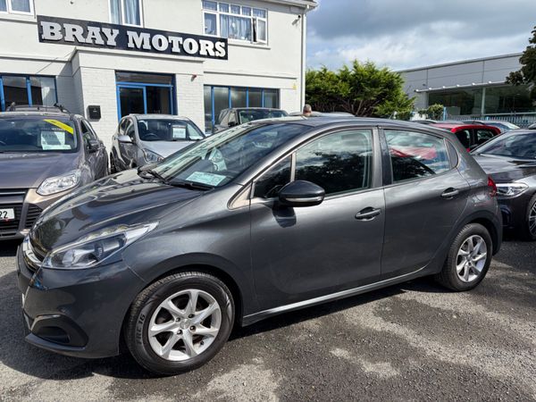 Peugeot 208 Hatchback, Diesel, 2017, Grey