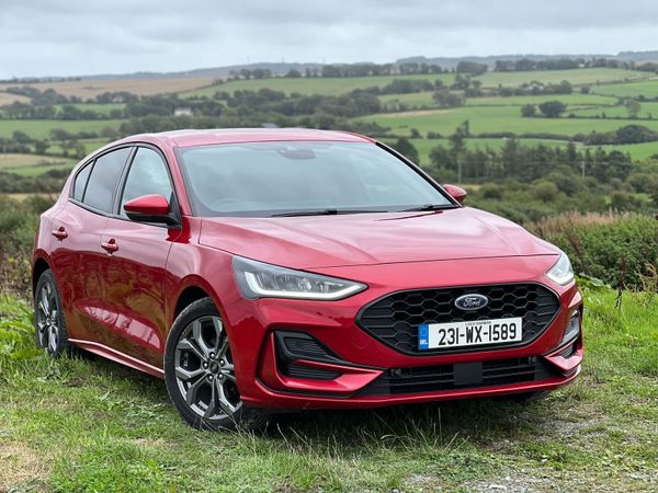 Ford Focus Hatchback, Petrol, 2023, Red