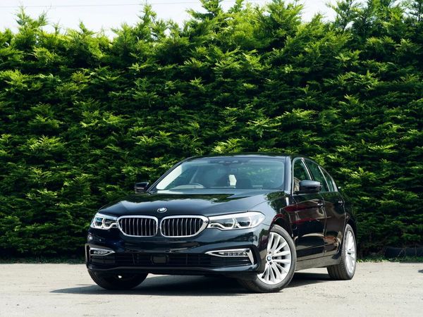 BMW 5-Series Saloon, Petrol Plug-in Hybrid, 2017, Black