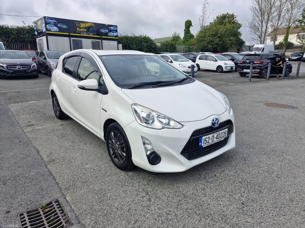 Toyota Aqua Hatchback, Petrol Hybrid, 2015, White