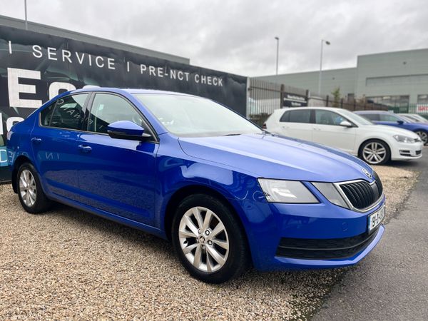 Skoda Octavia Hatchback, Petrol, 2019, Blue
