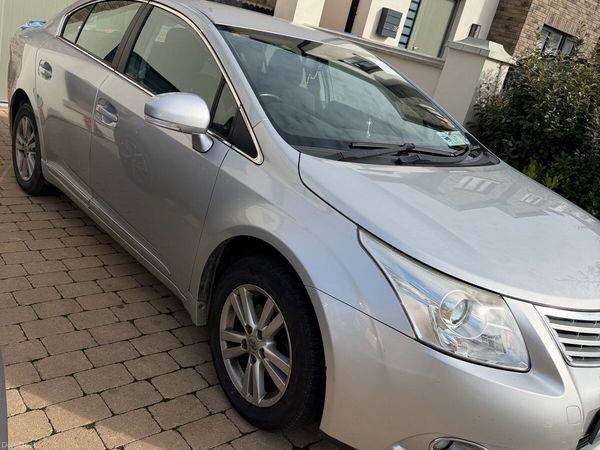 Toyota Avensis Saloon, Petrol, 2010, Silver