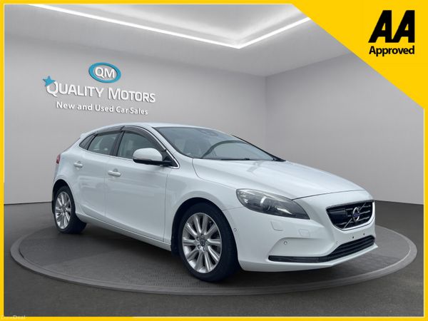 Volvo V40 Hatchback, Petrol, 2015, White