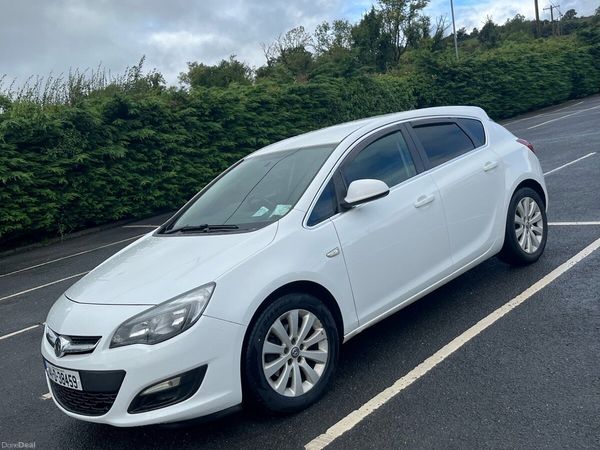 Vauxhall Astra Hatchback, Diesel, 2014, White