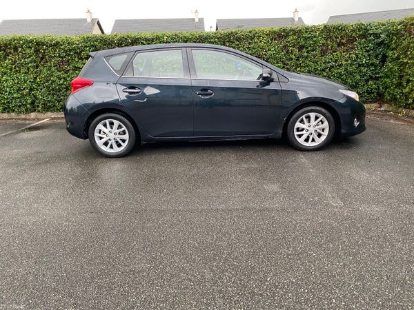 Toyota Auris Hatchback, Diesel, 2015, Grey