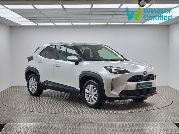 Toyota Yaris Hatchback, Petrol Hybrid, 2024, White