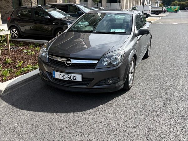 Opel Astra Hatchback, Petrol, 2010, Grey