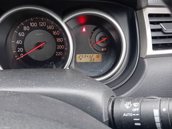 Nissan Tiida Saloon, Petrol, 2009, Silver