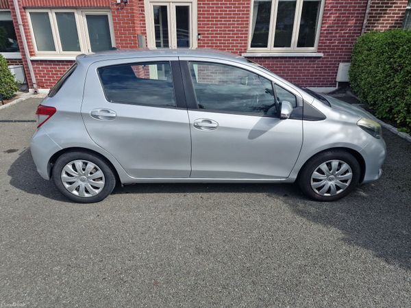 Toyota Yaris Hatchback, Petrol, 2013, Silver