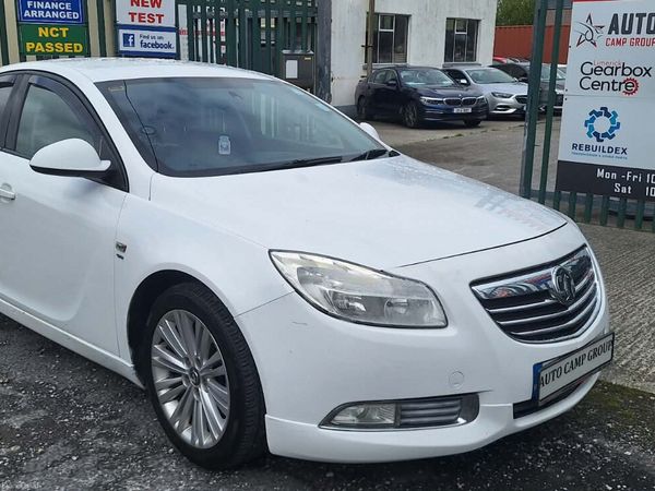 Vauxhall Insignia Hatchback, Diesel, 2011, White